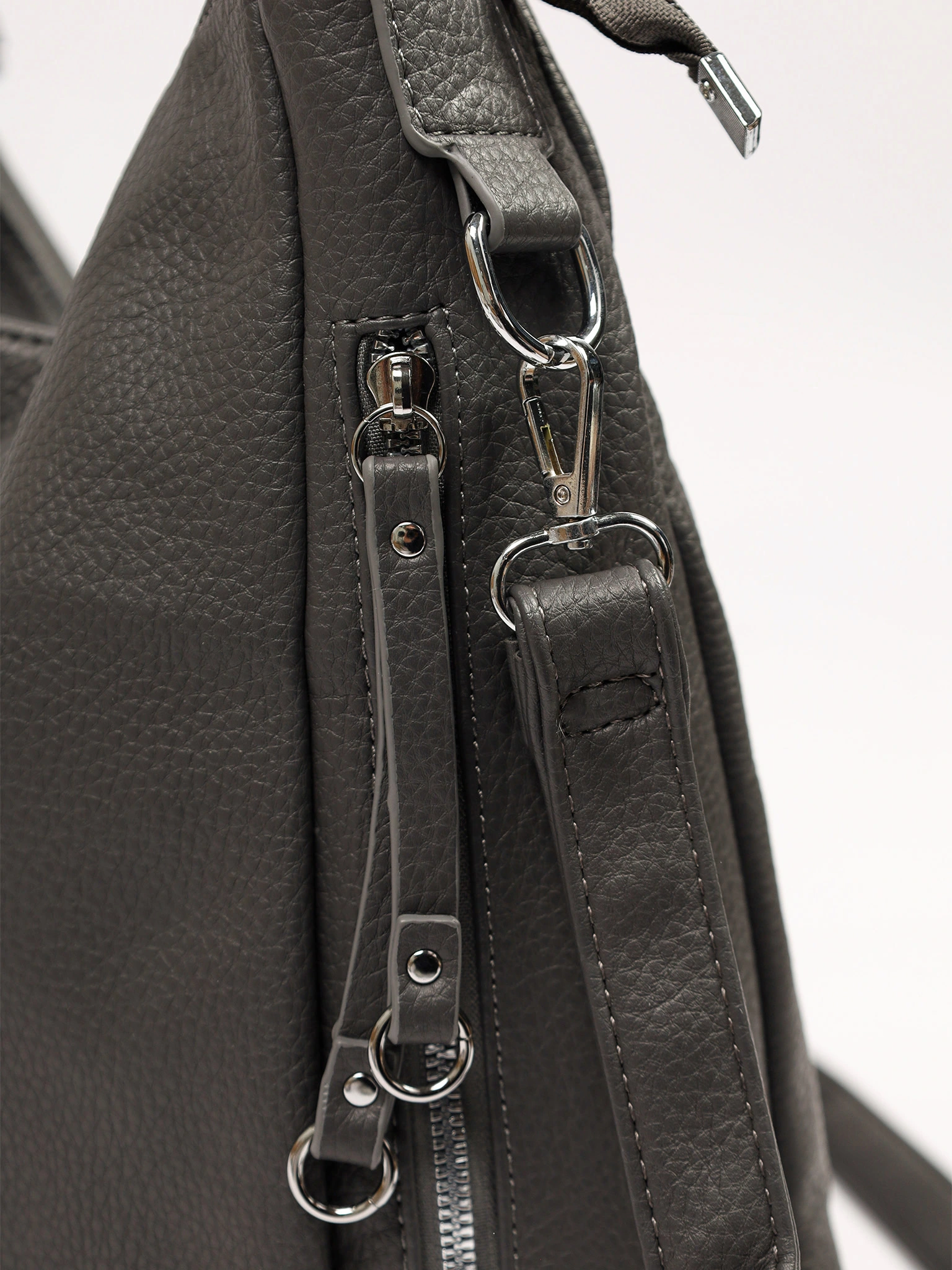 Сумка-шоппер  с боковыми карманами и декоративными пуллерами в ассортименте